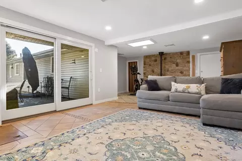 Living - 43 Colgate Rd, Beverly, MA 01915 photo 4 of 4