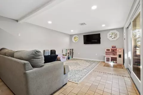 Living - 43 Colgate Rd, Beverly, MA 01915 photo 2 of 4
