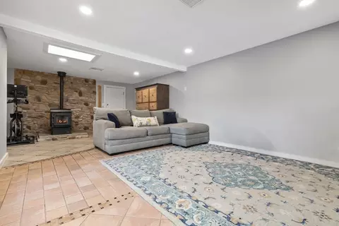 Living - 43 Colgate Rd, Beverly, MA 01915 photo 3 of 4
