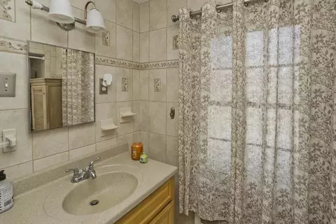 Bath - 121 Brandon Ave, Springfield, MA 01119 photo 1 of 2