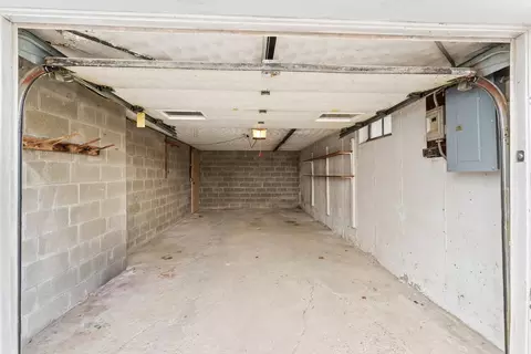 Exterior - 2 Peacedale Ave, Worcester, MA 01607 photo 3 of 7
