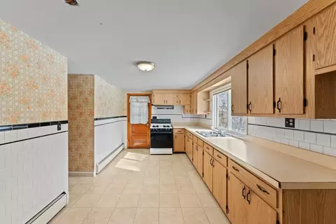 Kitchen - 2 Peacedale Ave, Worcester, MA 01607 photo 1 of 5