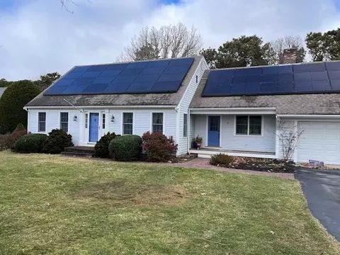 5 Hope Ln, Harwich, MA 02645