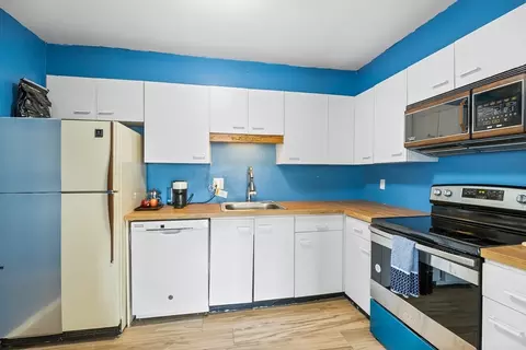 Kitchen - 4 Summit Dr #511, Reading, MA 01867 photo 1 of 2