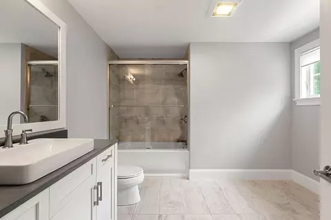 Bath - 1663 Lowell Rd, Concord, MA 01742 photo 3 of 6