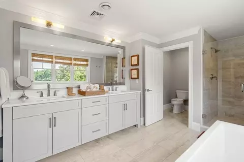 Bath - 1663 Lowell Rd, Concord, MA 01742 photo 4 of 6