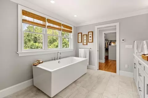 Bath - 1663 Lowell Rd, Concord, MA 01742 photo 5 of 6