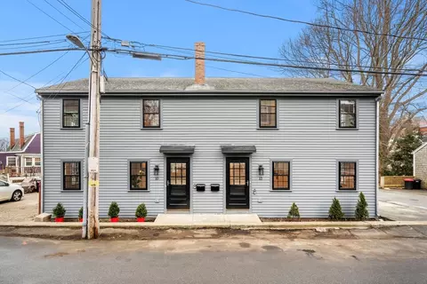 10 Summer St #1, Marblehead, MA 01945