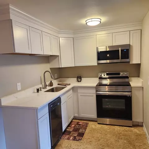 3 Albert Dr #11, Woburn, MA 01801