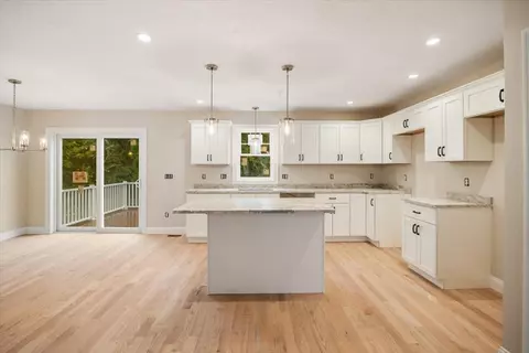 140 N Walker St #311, Taunton, MA 02780