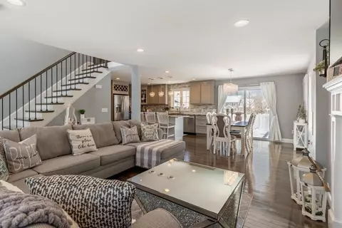 Living - 30 Nightingale St, Fall River, MA 02721 photo 2 of 4