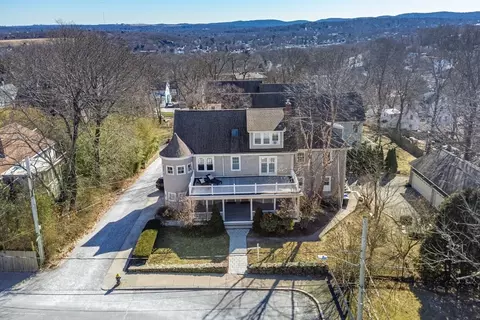 4 Chisholm Ln #2, Roslindale, MA 02131