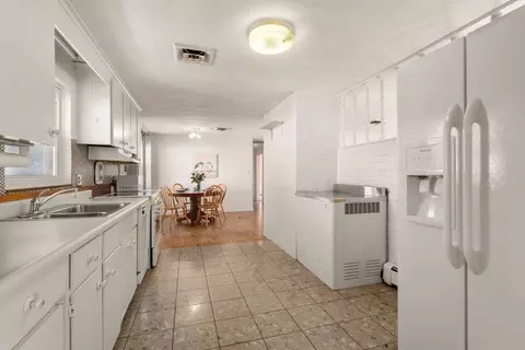 Kitchen - 4 Scott Dr, Framingham, MA 01701 photo 2 of 4