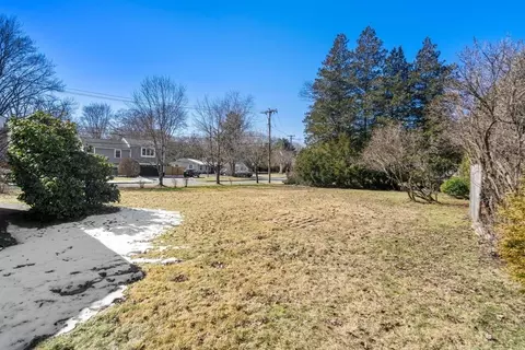 Exterior - 4 Scott Dr, Framingham, MA 01701 photo 8 of 9