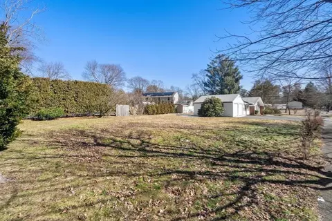 Exterior - 4 Scott Dr, Framingham, MA 01701 photo 5 of 9