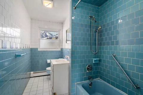 Bath - 4 Scott Dr, Framingham, MA 01701 photo 2 of 3
