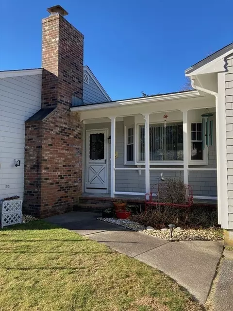 Exterior - 17 Brookside Dr, Acushnet, MA 02743 photo 9 of 14