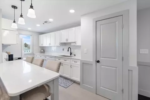 Dining - 36 Dunham Rd #301, Beverly, MA 01915 photo 1 of 3