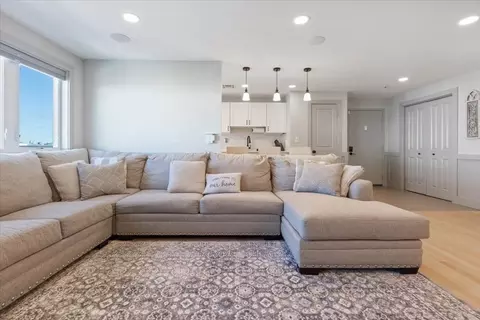 Living - 36 Dunham Rd #301, Beverly, MA 01915 photo 3 of 4