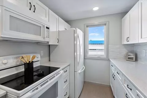 Kitchen - 36 Dunham Rd #301, Beverly, MA 01915 photo 4 of 4