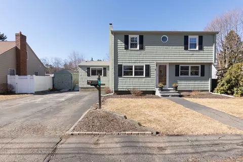 8 Summit Ter, Peabody, MA 01960
