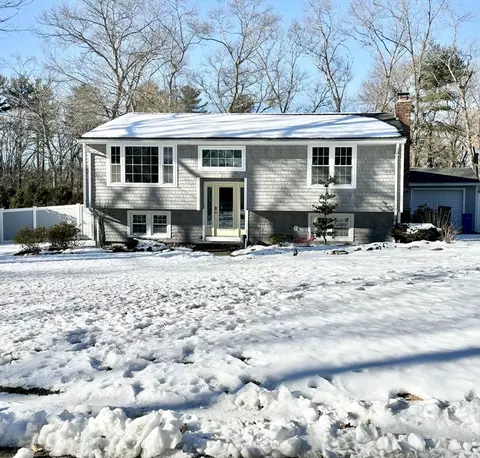 30 Heritage Dr, Attleboro, MA 02703