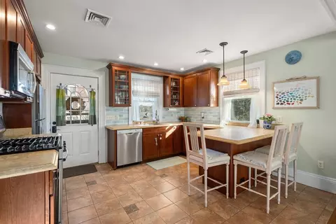 Kitchen - 345 Washington St #2, Gloucester, MA 01930 photo 1 of 4