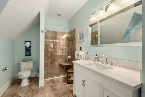 Bath - 345 Washington St #2, Gloucester, MA 01930 photo 2 of 4
