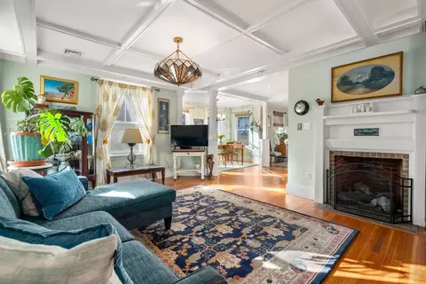 Living - 345 Washington St #2, Gloucester, MA 01930 photo 3 of 4