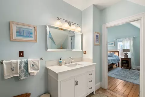 Bath - 345 Washington St #2, Gloucester, MA 01930 photo 3 of 4