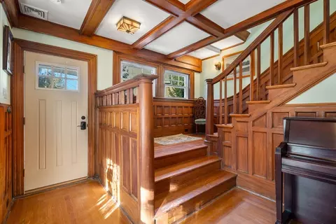 Entry Way - 345 Washington St #2, Gloucester, MA 01930 photo 3 of 4