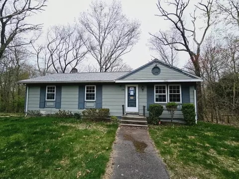 174 Providence St, Mendon, MA 01756