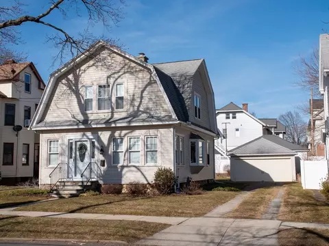 31 Columbus Ave, Holyoke, MA 01040