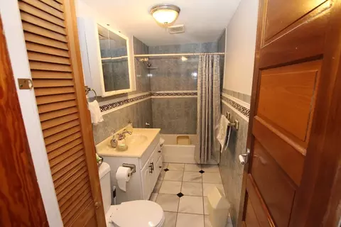 Bath - 15 Maple Tree Ln, Worcester, MA 01602 photo 1 of 2