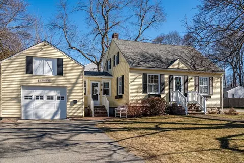 12 Pembrook Rd, North Andover, MA 01845