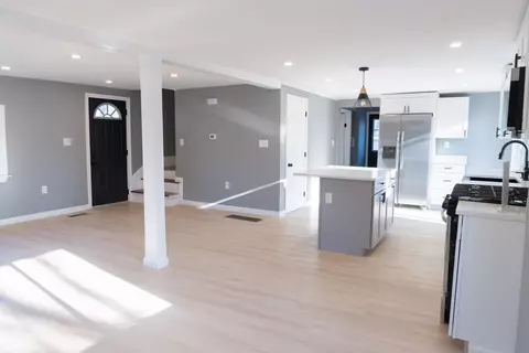 Entry Way - 70 Bow St, Saugus, MA 01906 photo 1 of 6