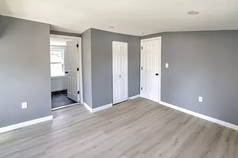 Entry Way - 70 Bow St, Saugus, MA 01906 photo 4 of 6
