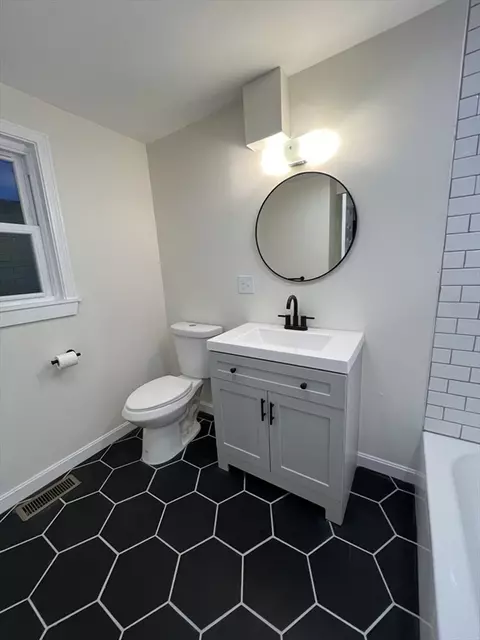 Bath - 70 Bow St, Saugus, MA 01906 photo 3 of 5