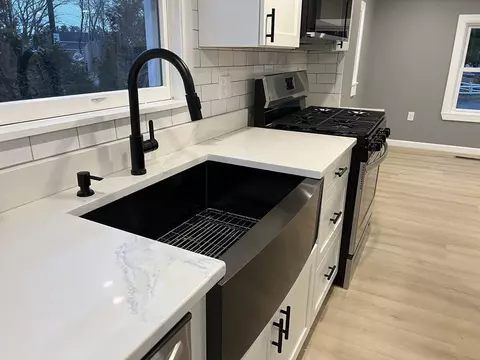 Kitchen - 70 Bow St, Saugus, MA 01906 photo 4 of 9