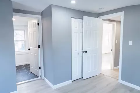 Entry Way - 70 Bow St, Saugus, MA 01906 photo 6 of 6