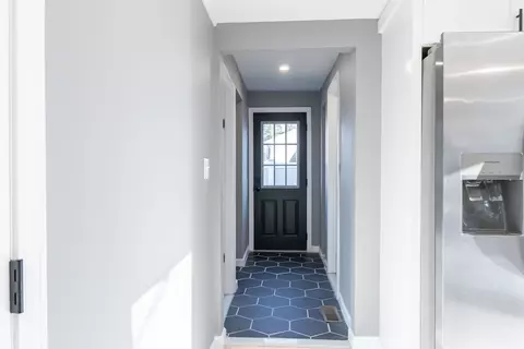 Entry Way - 70 Bow St, Saugus, MA 01906 photo 2 of 6