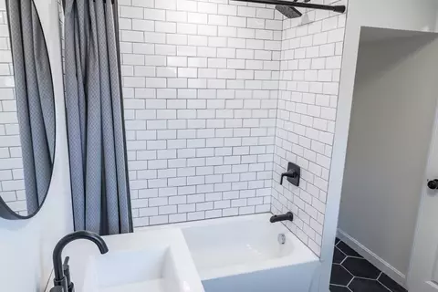 Bath - 70 Bow St, Saugus, MA 01906 photo 5 of 5