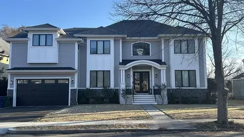 30 Selwyn Rd, Newton, MA 02461