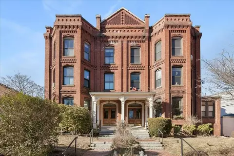 15 Davis Ave #1C, Brookline, MA 02445