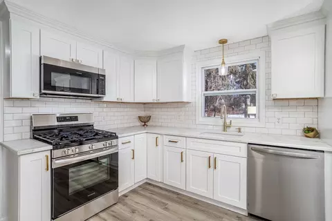 26 Lisa Dr, Leominster, MA 01453