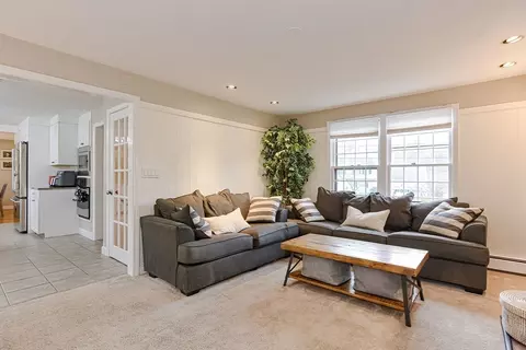 Living - 26 Travis Dr, Framingham, MA 01702 photo 7 of 9
