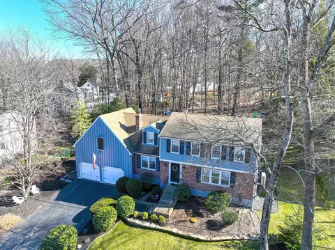 Exterior - 26 Travis Dr, Framingham, MA 01702 photo 7 of 8