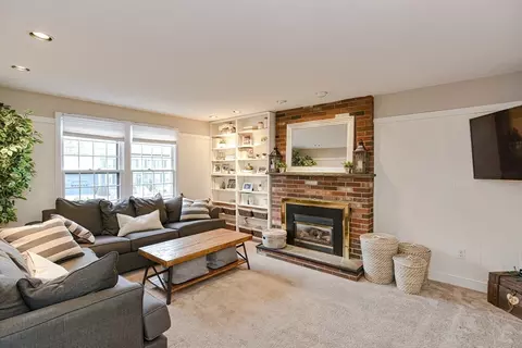 Living - 26 Travis Dr, Framingham, MA 01702 photo 4 of 9