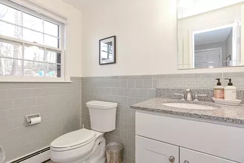 Bath - 26 Travis Dr, Framingham, MA 01702 photo 3 of 3