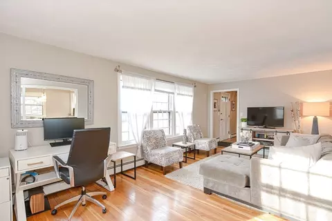 Living - 26 Travis Dr, Framingham, MA 01702 photo 3 of 9